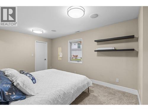 930 Fairway Crescent, Kelowna, BC - Indoor Photo Showing Bedroom