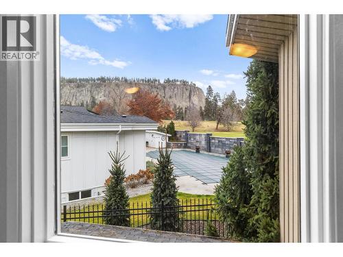 930 Fairway Crescent, Kelowna, BC - Outdoor