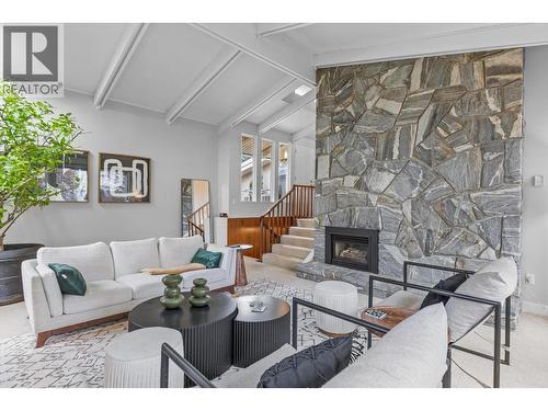 930 Fairway Crescent, Kelowna, BC - Indoor Photo Showing Living Room With Fireplace