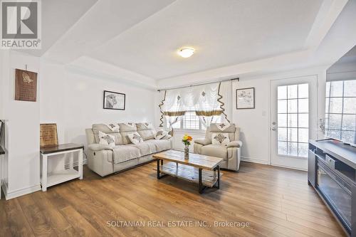 1103 Silk Street, Pickering, ON - Indoor Photo Showing Living Room