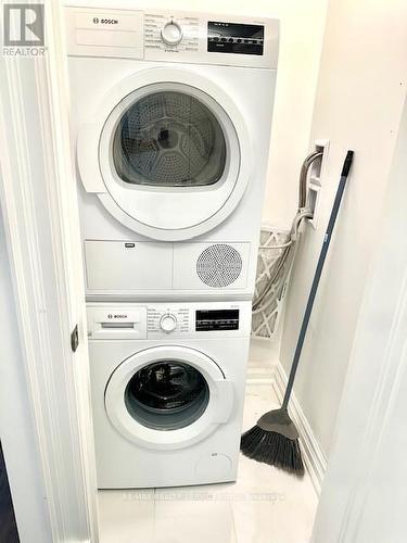 503 - 2060 Lakeshore Road, Burlington, ON - Indoor Photo Showing Laundry Room