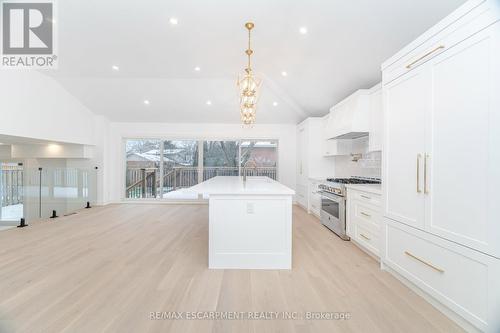 2276 Wyandotte Drive, Oakville, ON 