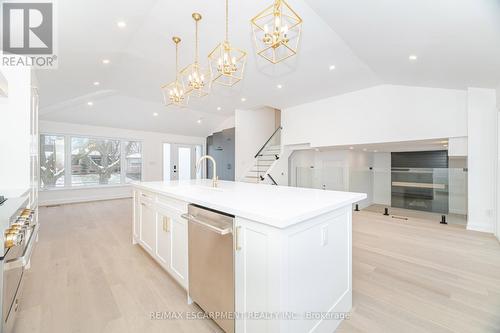 2276 Wyandotte Drive, Oakville, ON 