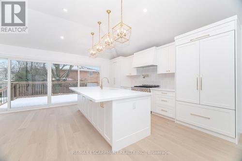 2276 Wyandotte Drive, Oakville, ON 