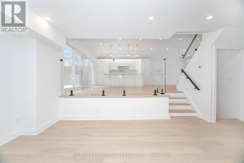 2276 Wyandotte Drive, Oakville, ON 