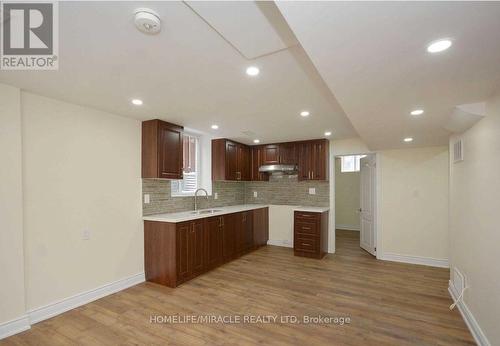 Bsmt - 833 Mays Crescent, Mississauga, ON - Indoor Photo Showing Kitchen