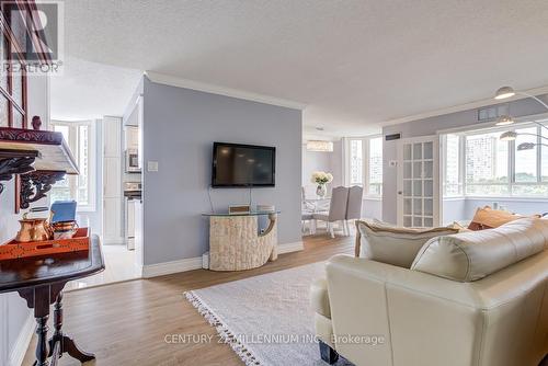 604 - 5 Lisa Street, Brampton, ON - Indoor Photo Showing Living Room
