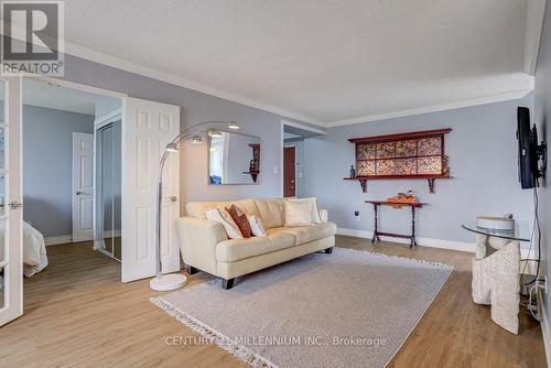 604 - 5 Lisa Street, Brampton, ON - Indoor Photo Showing Living Room