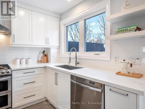 143 Chalfield Lane, Mississauga (Rathwood), ON - Indoor Photo Showing Kitchen With Upgraded Kitchen