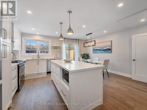 143 Chalfield Lane, Mississauga (Rathwood), ON - Indoor Photo Showing Kitchen With Upgraded Kitchen