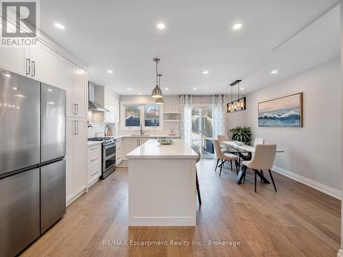 143 Chalfield Lane, Mississauga (Rathwood), ON - Indoor Photo Showing Kitchen With Upgraded Kitchen
