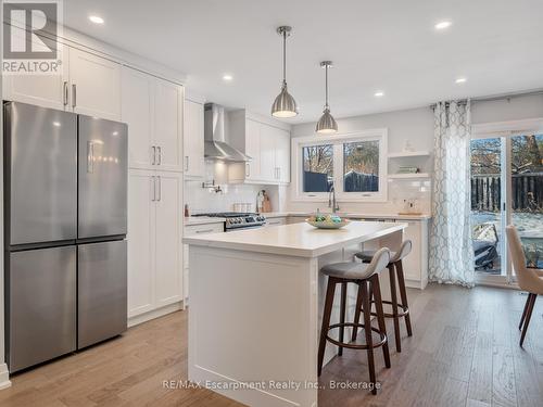 143 Chalfield Lane, Mississauga (Rathwood), ON - Indoor Photo Showing Kitchen With Upgraded Kitchen
