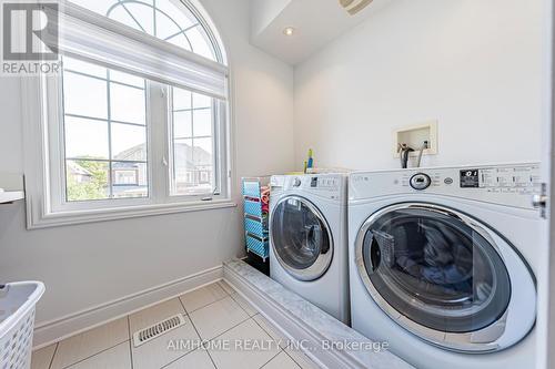 986 Wilbur Pipher Circle, Newmarket, ON 