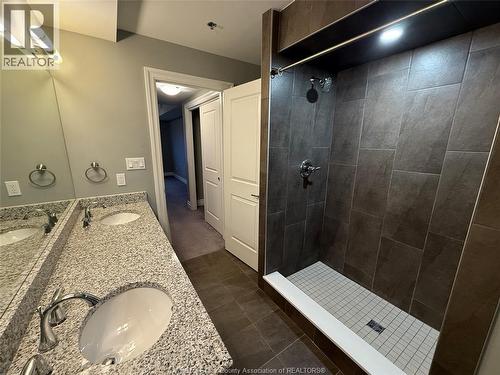 6 Park Street Unit# 505, Kingsville, ON - Indoor Photo Showing Bathroom