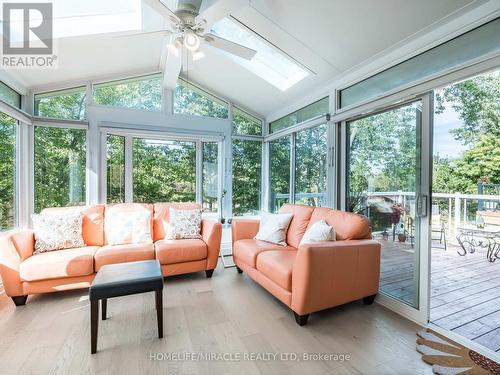 678 Salzburg Drive, Waterloo, ON - Indoor Photo Showing Living Room