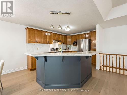 678 Salzburg Drive, Waterloo, ON - Indoor Photo Showing Kitchen