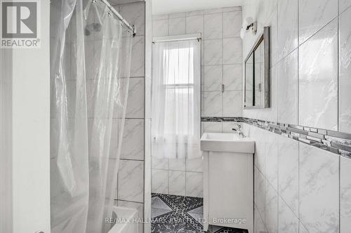 112 Wells Street, Toronto, ON - Indoor Photo Showing Bathroom