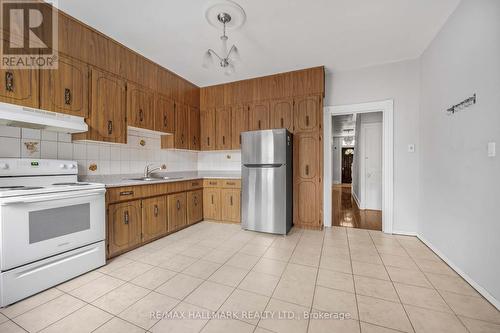 112 Wells Street, Toronto, ON - Indoor Photo Showing Kitchen