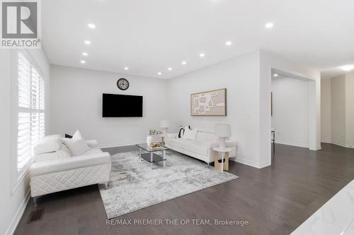 1941 Don White Court, Oshawa, ON - Indoor Photo Showing Living Room