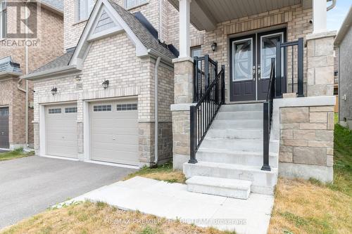 1941 Don White Court, Oshawa, ON - Outdoor