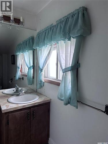 1925 Athol Street, Regina, SK - Indoor Photo Showing Bathroom