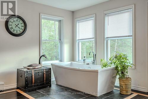 4 Clover Court, Kawartha Lakes, ON - Indoor Photo Showing Other Room