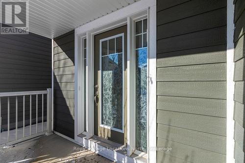 Enter in and feel right at home - 17 Catamaran Drive, Wasaga Beach, ON 