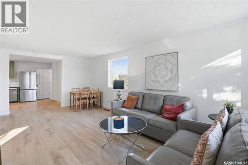 100 32Nd Street W, Saskatoon, SK - Indoor Photo Showing Living Room
