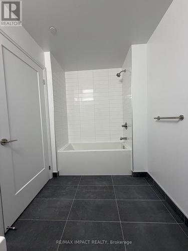 20 Soudan Avenue, Toronto, ON - Indoor Photo Showing Bathroom