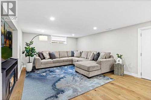 196 Ninth Street, Collingwood, ON - Indoor Photo Showing Living Room