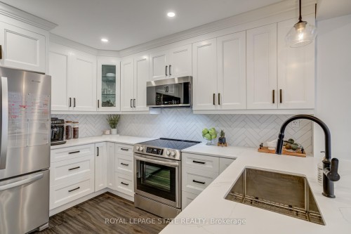 6-171 Highbury Drive, Hamilton, ON - Indoor Photo Showing Kitchen With Upgraded Kitchen