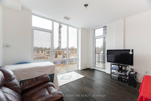 203-42 Mill Street, Halton Hills, ON - Indoor Photo Showing Living Room