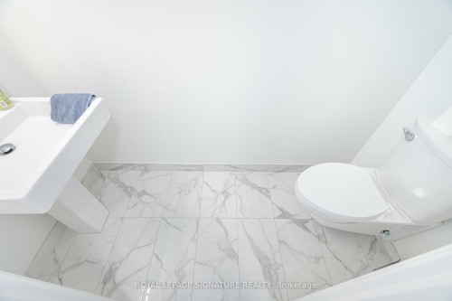 203-42 Mill Street, Halton Hills, ON - Indoor Photo Showing Bathroom