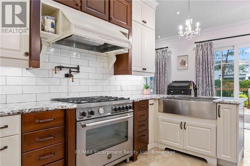 2073 Deramore Drive, Oakville (Fd Ford), ON 