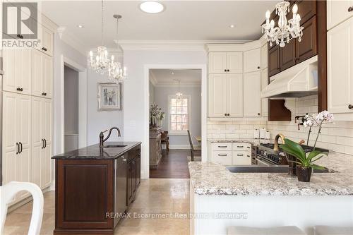 2073 Deramore Drive, Oakville (Fd Ford), ON - Indoor Photo Showing Kitchen With Upgraded Kitchen