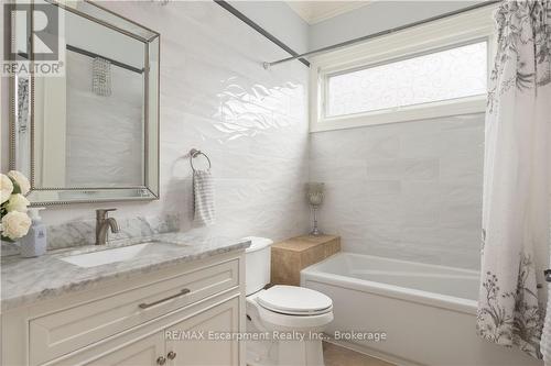 2073 Deramore Drive, Oakville (Fd Ford), ON - Indoor Photo Showing Bathroom
