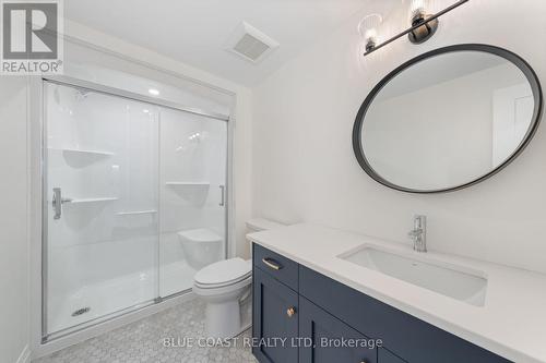6755 Griffin Drive, Plympton-Wyoming (Plympton Wyoming), ON - Indoor Photo Showing Bathroom
