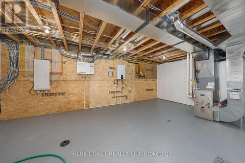 6755 Griffin Drive, Plympton-Wyoming (Plympton Wyoming), ON - Indoor Photo Showing Basement