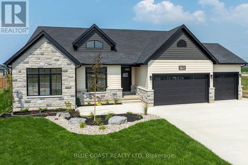 6755 Griffin Drive, Plympton-Wyoming (Plympton Wyoming), ON - Outdoor With Facade