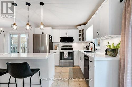 14 Penhale Avenue N, St. Thomas, ON - Indoor Photo Showing Kitchen With Upgraded Kitchen