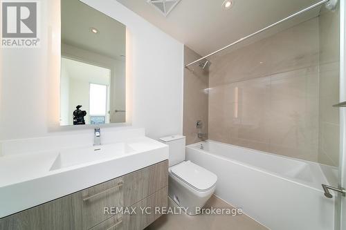 4702 - 1 Yorkville Avenue, Toronto, ON - Indoor Photo Showing Bathroom