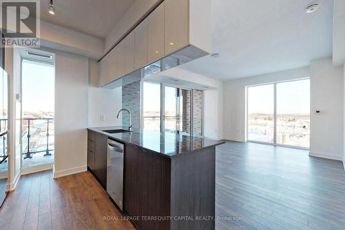 1004 - 100 Eagle Rock Way, Vaughan, ON - Indoor Photo Showing Kitchen With Upgraded Kitchen