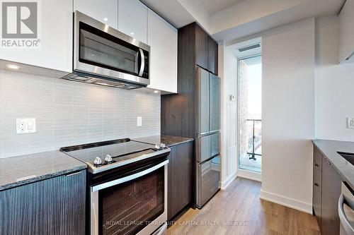 1004 - 100 Eagle Rock Way, Vaughan, ON - Indoor Photo Showing Kitchen With Upgraded Kitchen