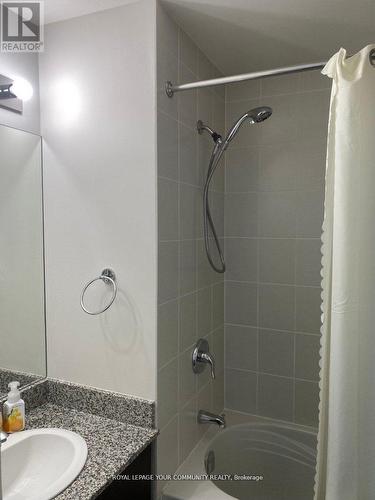 1604 - 2900 Highway 7 Road, Vaughan, ON - Indoor Photo Showing Bathroom