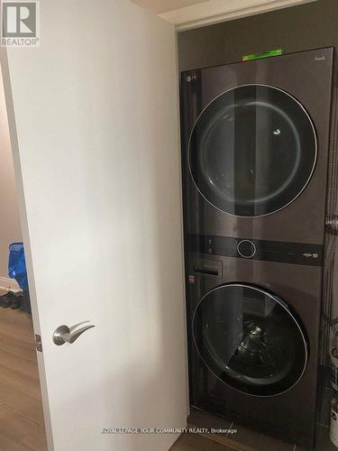 1604 - 2900 Highway 7 Road, Vaughan, ON - Indoor Photo Showing Laundry Room