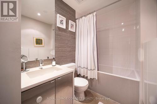 304 - 363 Sorauren Avenue, Toronto, ON - Indoor Photo Showing Bathroom