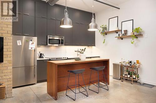 304 - 363 Sorauren Avenue, Toronto, ON - Indoor Photo Showing Kitchen With Upgraded Kitchen