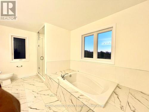 104 Windermere Boulevard, Loyalist, ON - Indoor Photo Showing Bathroom