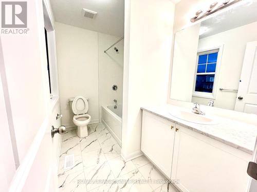 104 Windermere Boulevard, Loyalist, ON - Indoor Photo Showing Bathroom