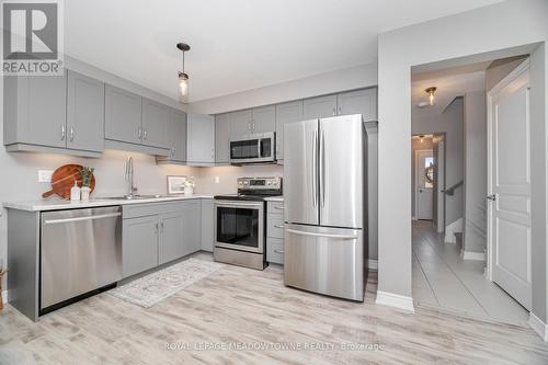6338 Shapton Crescent, Niagara Falls, ON - Indoor Photo Showing Kitchen